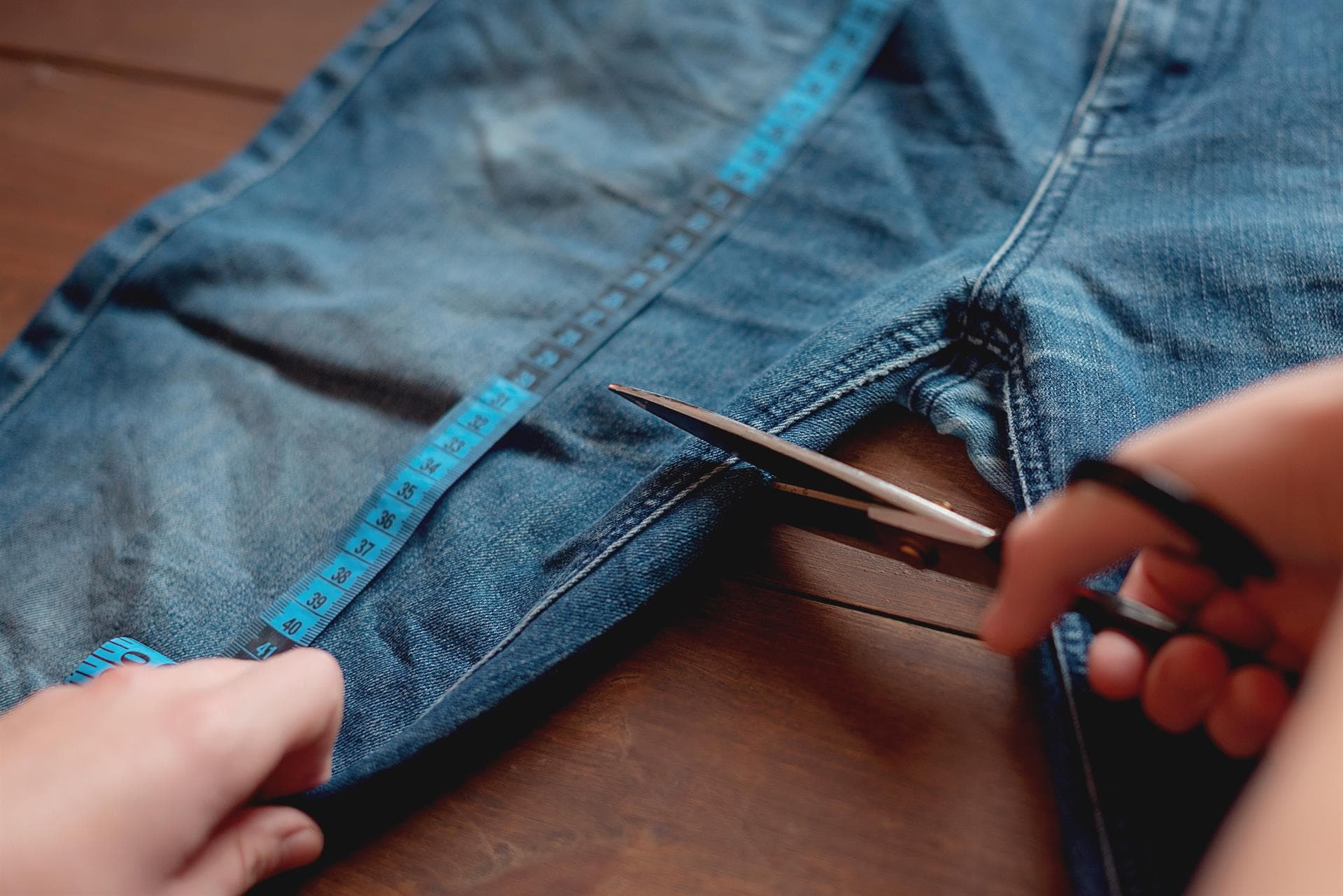  Confía en una costurera para arreglar tu ropa y crear productos a tu gusto