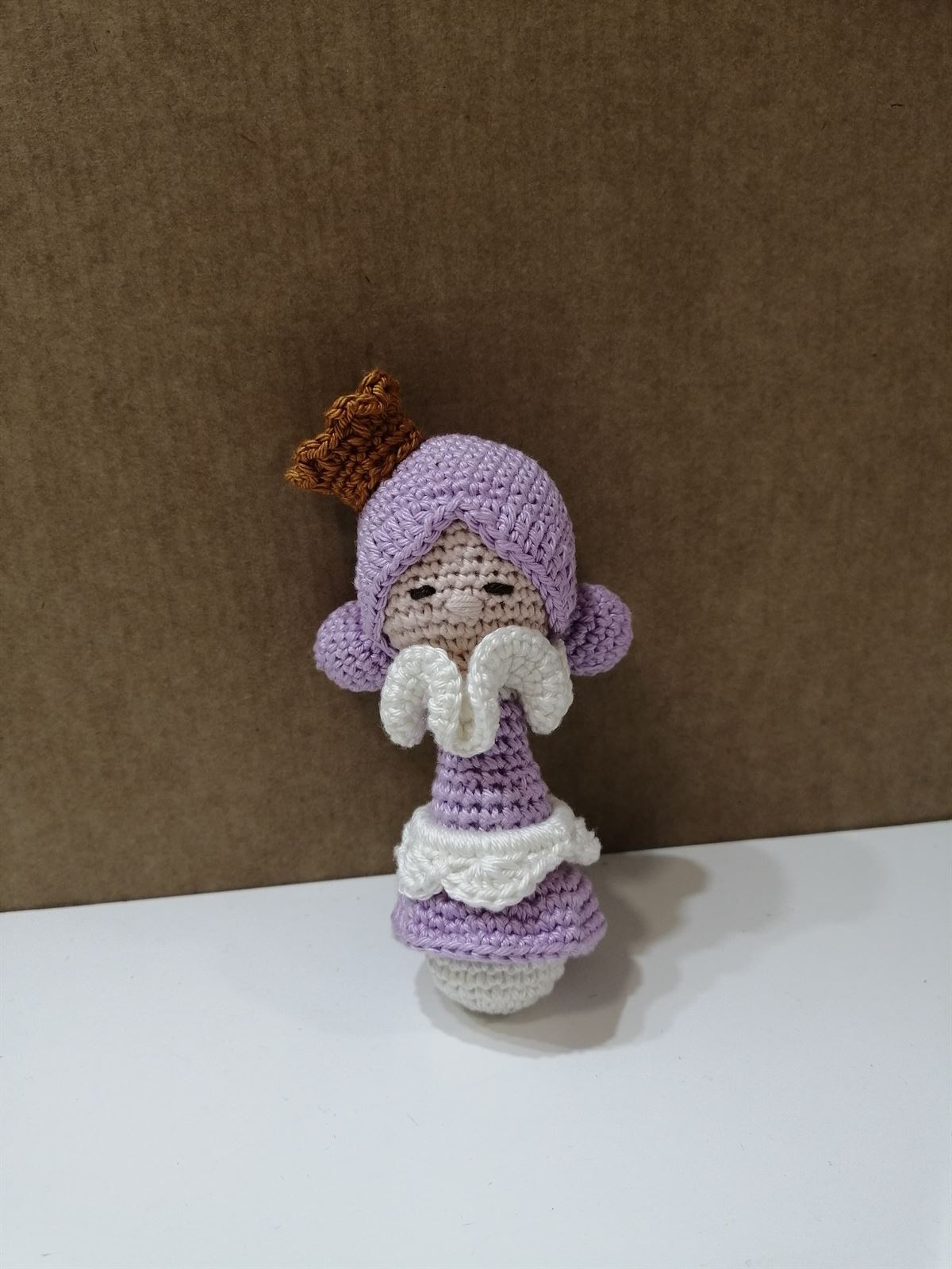 Muñeca princesa sonajero amigurimi - Imagen 1
