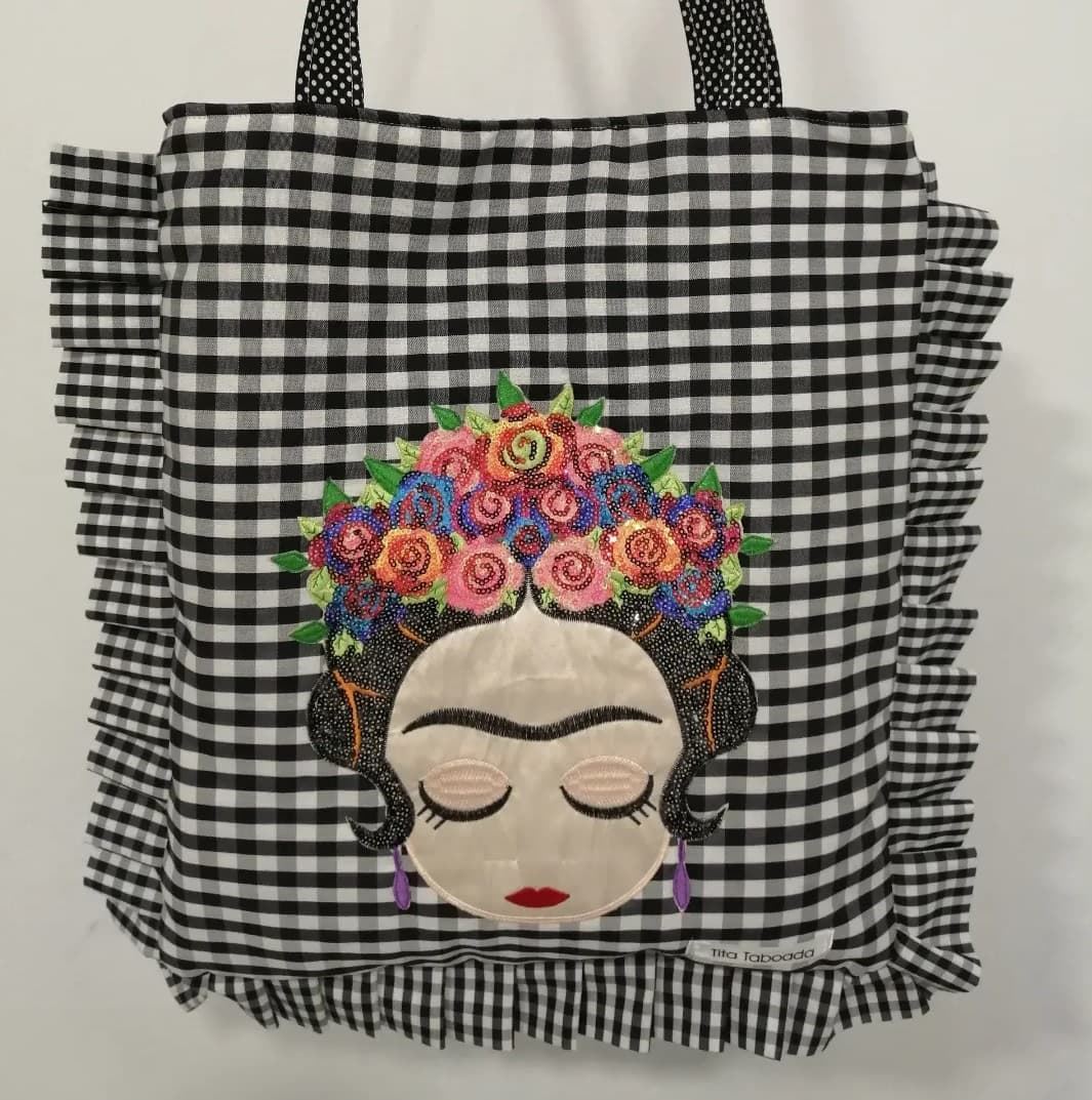 Tote bag con volante y aplicación - Imagen 1